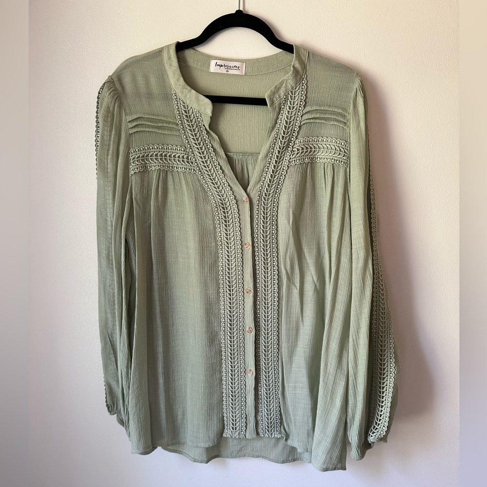 Green button down top - Picture 6 of 6